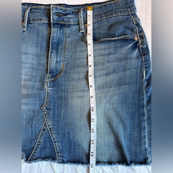 Levi's Signature High Rise Denim Mini Skirt Size 6 Y2K - Picture 3 of 5